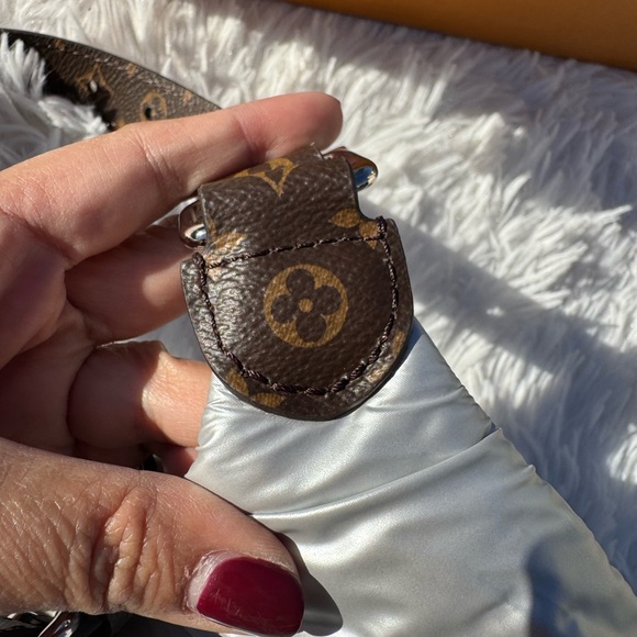 Louis Vuitton Bumbag Maxi Pillow - Picture 10 of 11